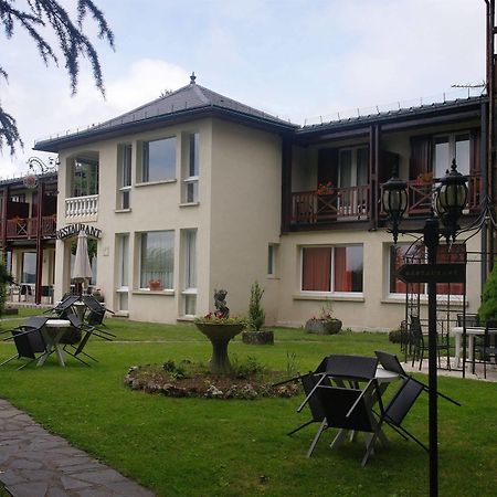Hostellerie Saint Clement Вик-сюр-Сер Экстерьер фото