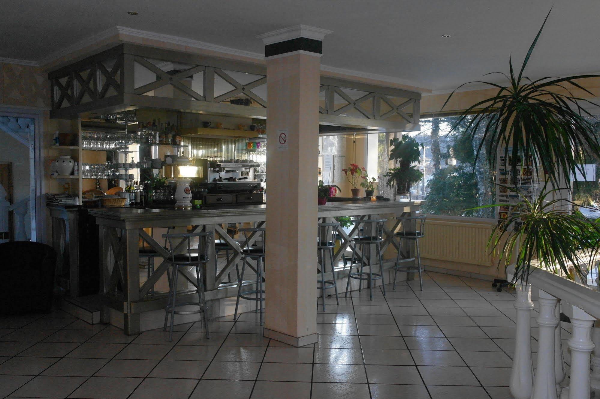 Hostellerie Saint Clement Вик-сюр-Сер Экстерьер фото